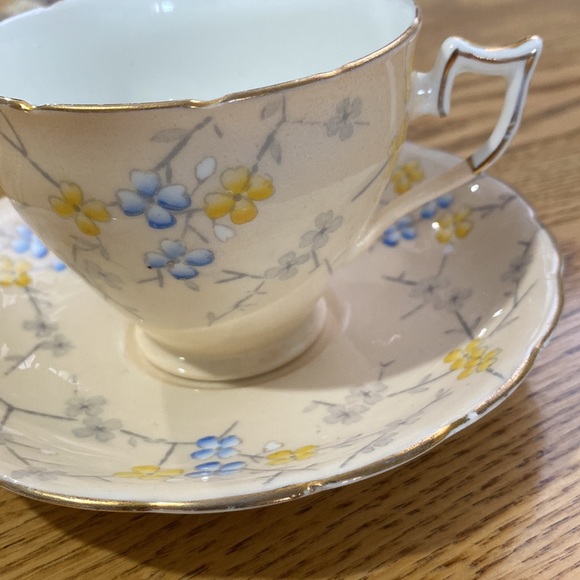 Wellington Bone China teacup and saucer - Picture 6 of 6